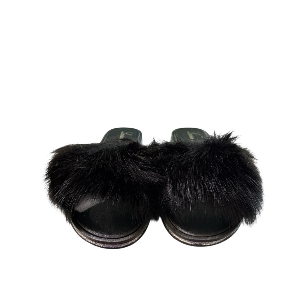 Lauren Lorraine Fluffy House Shoes
Size: Large (Women’s 10) · Brand New in Box